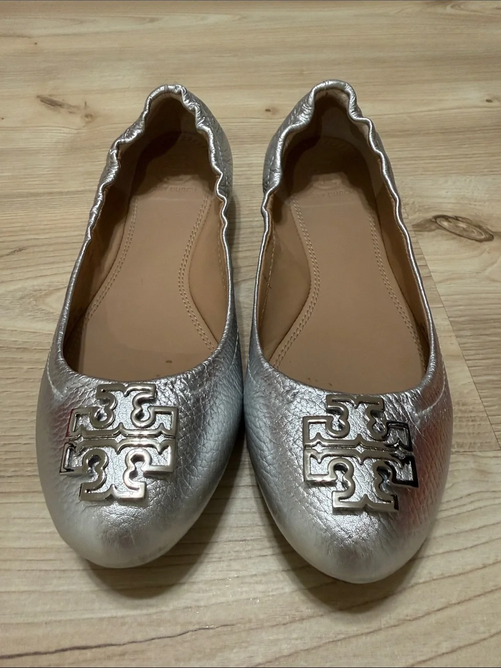 (95%New) Tory Burch Silver Logo Leather Ballet Flats, size 7